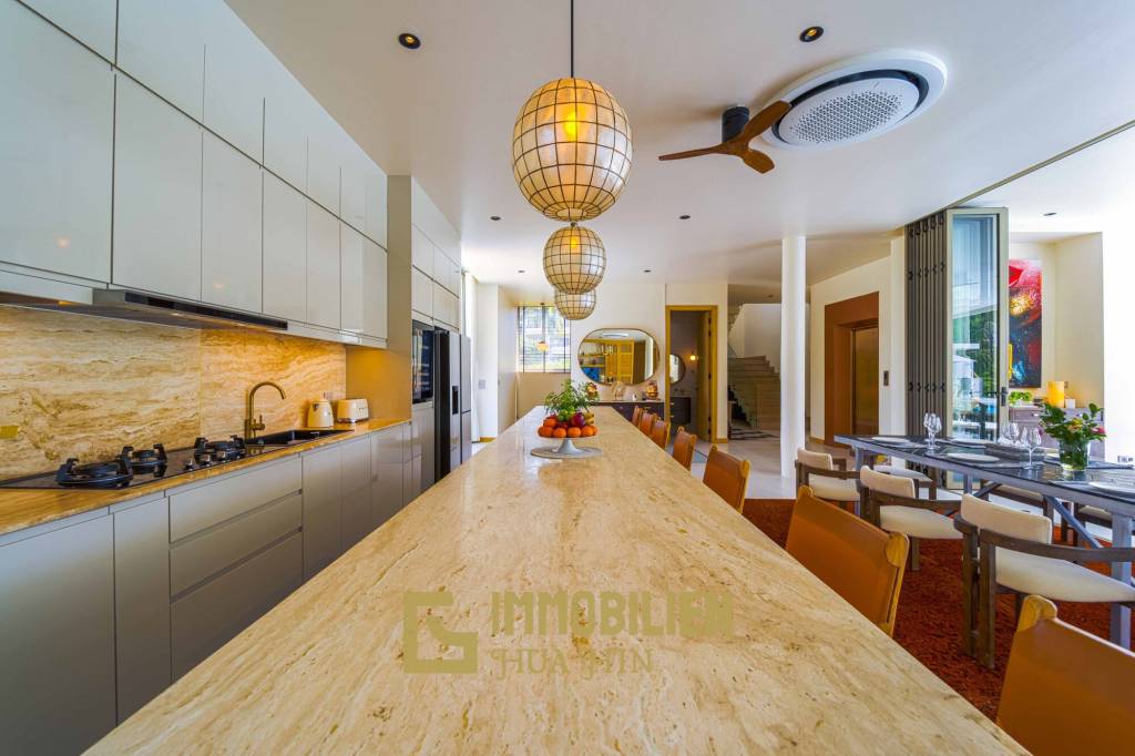 Seelage am Golfplatz / 1.600 großes Grundstück / 6 Schlafzimmer