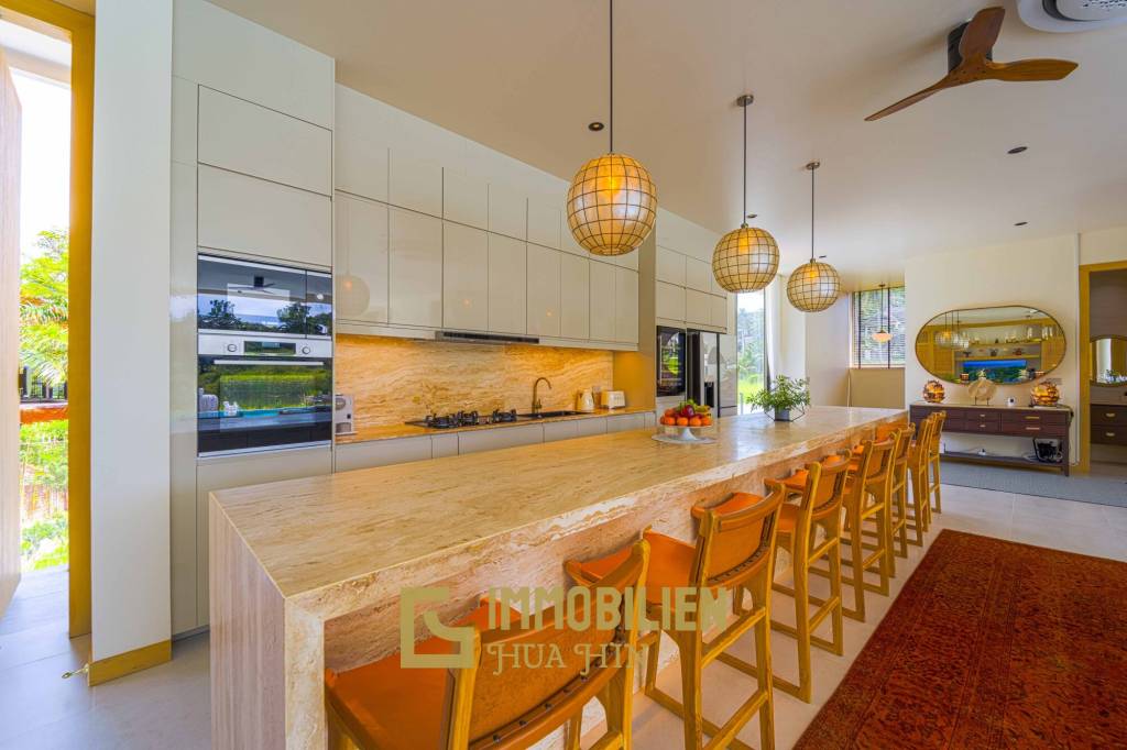 Seelage am Golfplatz / 1.600 großes Grundstück / 6 Schlafzimmer