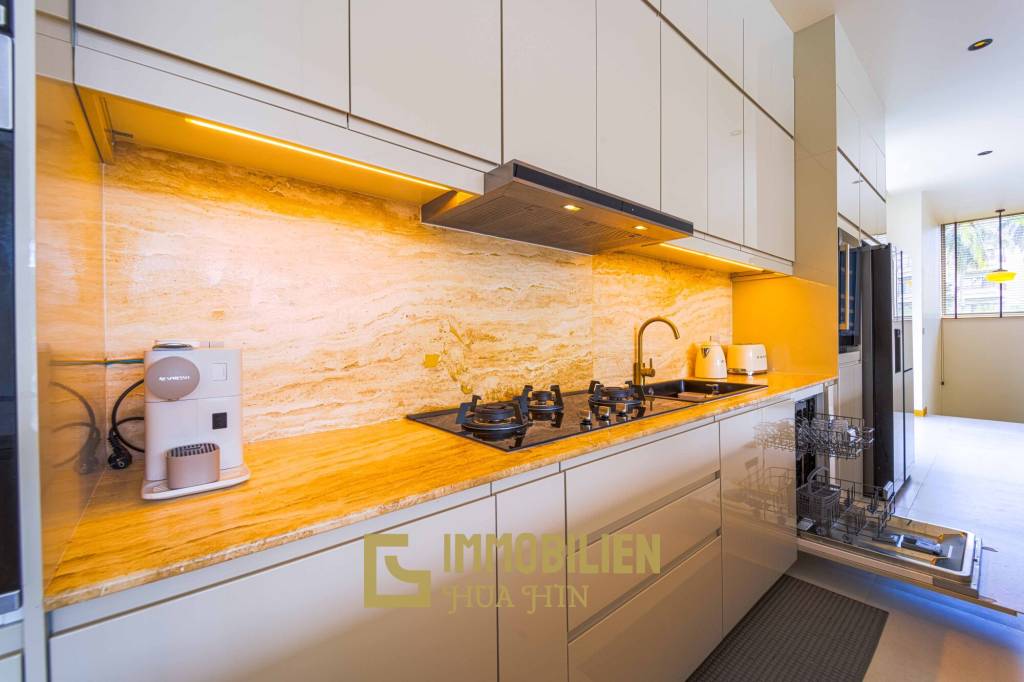 Seelage am Golfplatz / 1.600 großes Grundstück / 6 Schlafzimmer