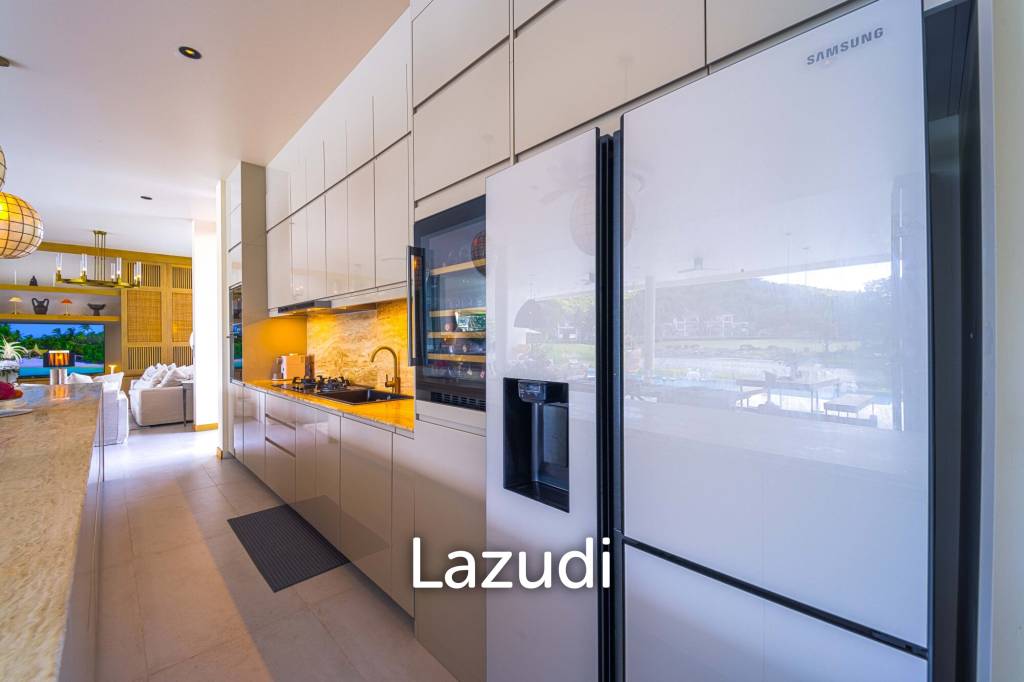 Exclusive Waterfront Villa: 6-Bed Luxury at Palm Hills Golf Club