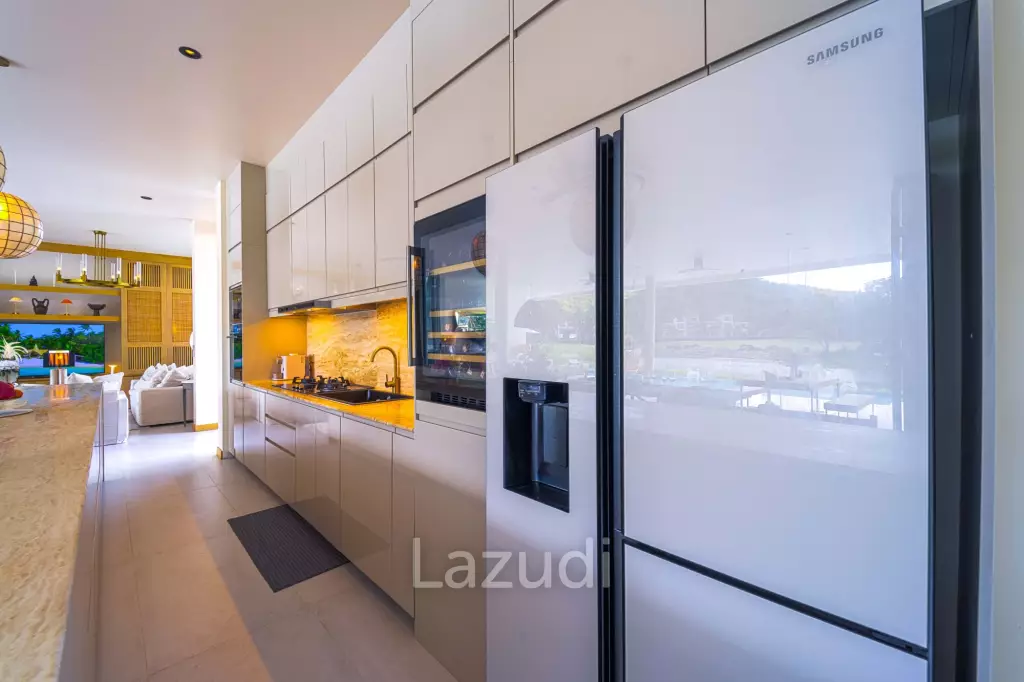 Exclusive Waterfront Villa: 6-Bed Luxury at Palm Hills Golf Club