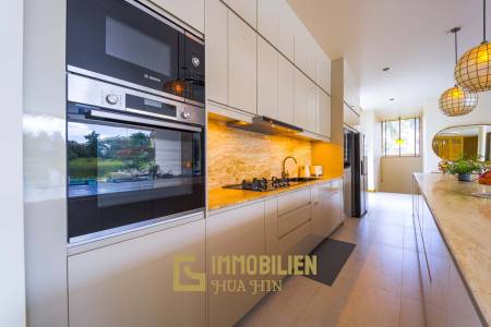 Seelage am Golfplatz / 1.600 großes Grundstück / 6 Schlafzimmer