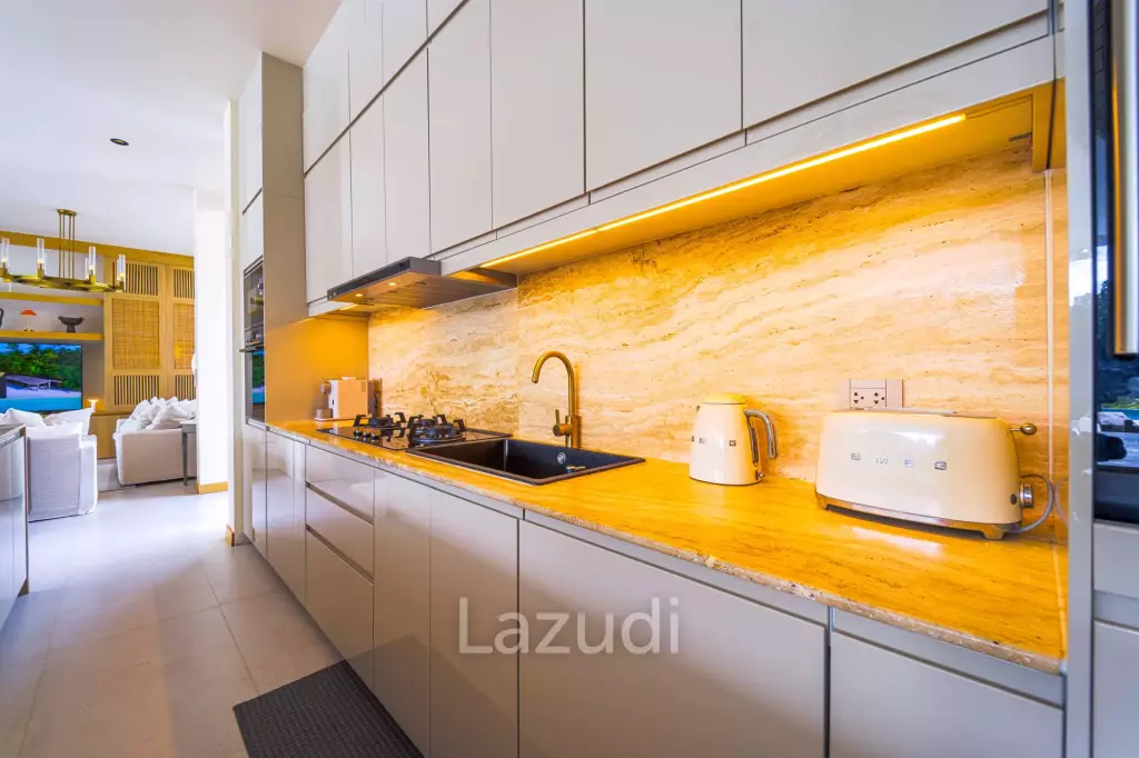Exclusive Waterfront Villa: 6-Bed Luxury at Palm Hills Golf Club