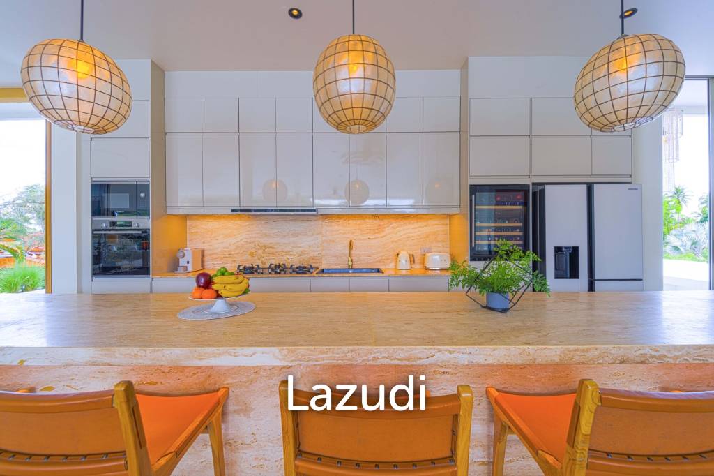 Exclusive Waterfront Villa: 6-Bed Luxury at Palm Hills Golf Club