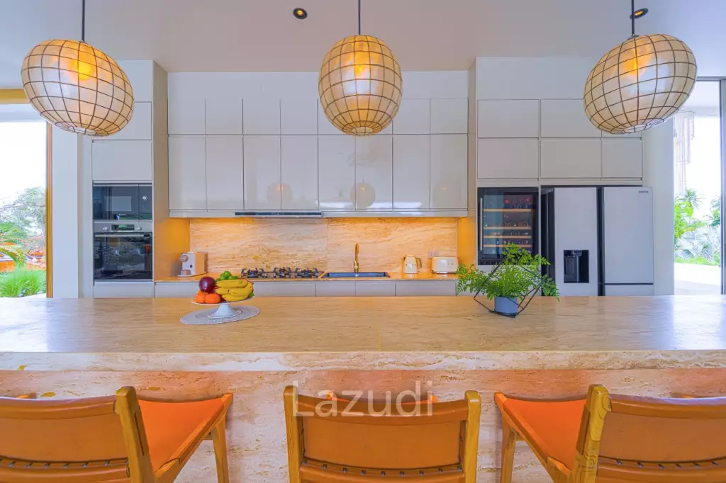 Exclusive Waterfront Villa: 6-Bed Luxury at Palm Hills Golf Club