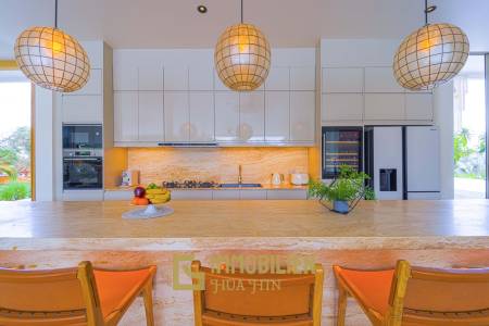 Seelage am Golfplatz / 1.600 großes Grundstück / 6 Schlafzimmer