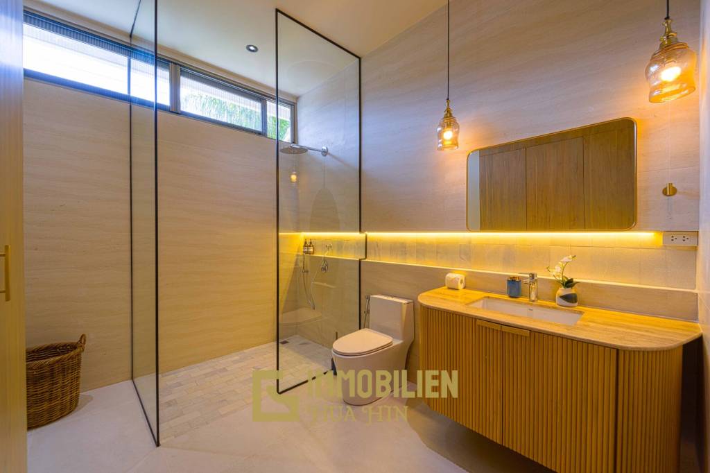 Seelage am Golfplatz / 1.600 großes Grundstück / 6 Schlafzimmer