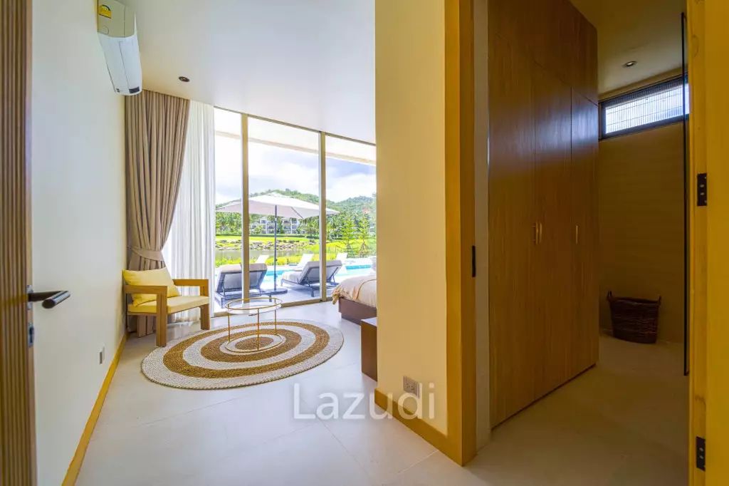 Exclusive Waterfront Villa: 6-Bed Luxury at Palm Hills Golf Club