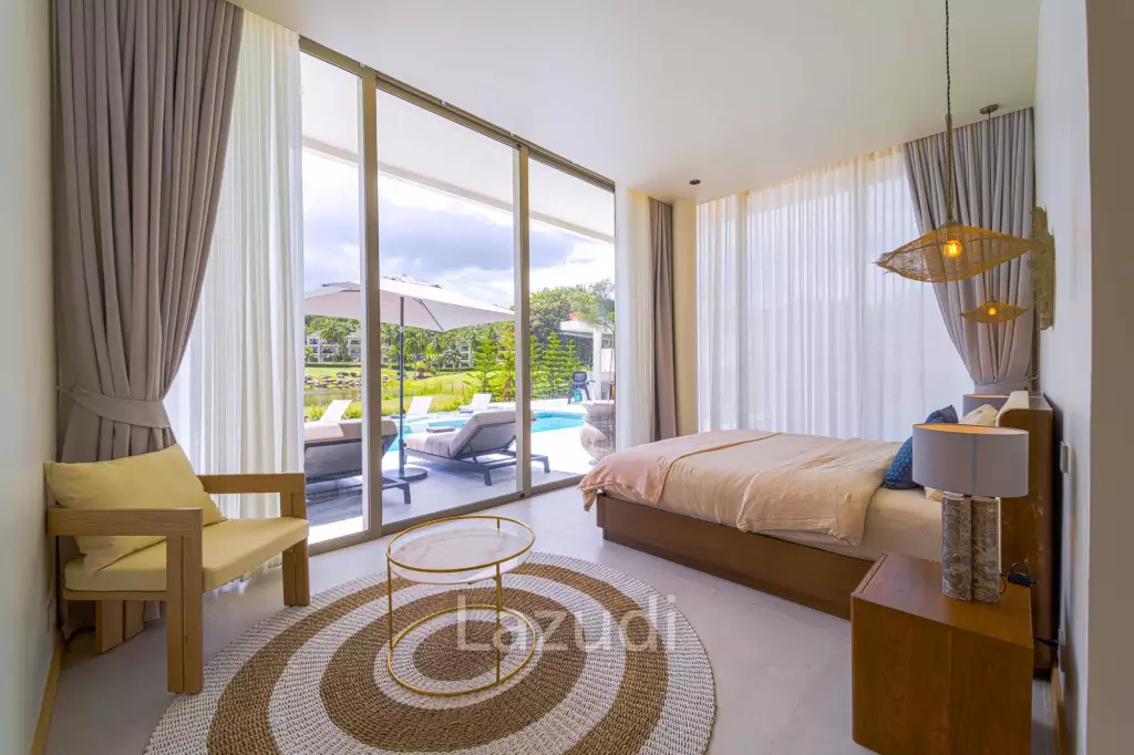 Exclusive Waterfront Villa: 6-Bed Luxury at Palm Hills Golf Club