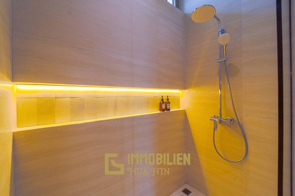 Seelage am Golfplatz / 1.600 großes Grundstück / 6 Schlafzimmer