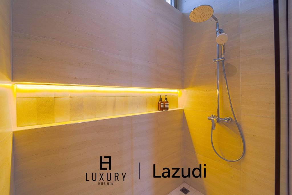 Située au bord d'un lac, à proximité d'un terrain de golf / Terrain de 1 600 m² / 6 chambres