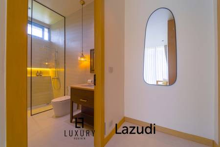 Située au bord d'un lac, à proximité d'un terrain de golf / Terrain de 1 600 m² / 6 chambres