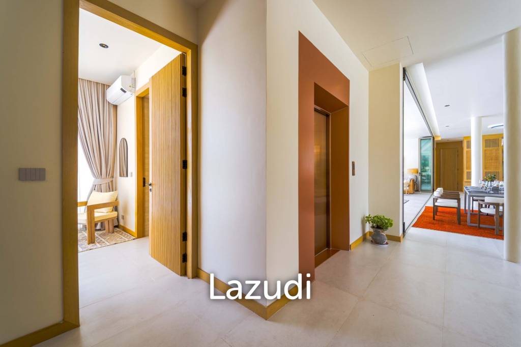 Exclusive Waterfront Villa: 6-Bed Luxury at Palm Hills Golf Club