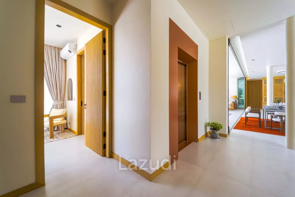 Exclusive Waterfront Villa: 6-Bed Luxury at Palm Hills Golf Club