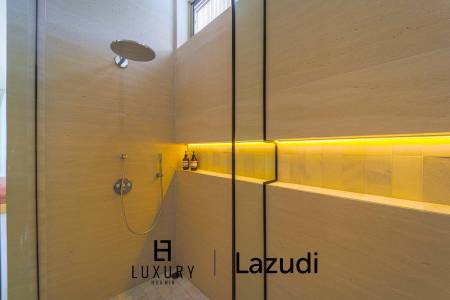 Située au bord d'un lac, à proximité d'un terrain de golf / Terrain de 1 600 m² / 6 chambres