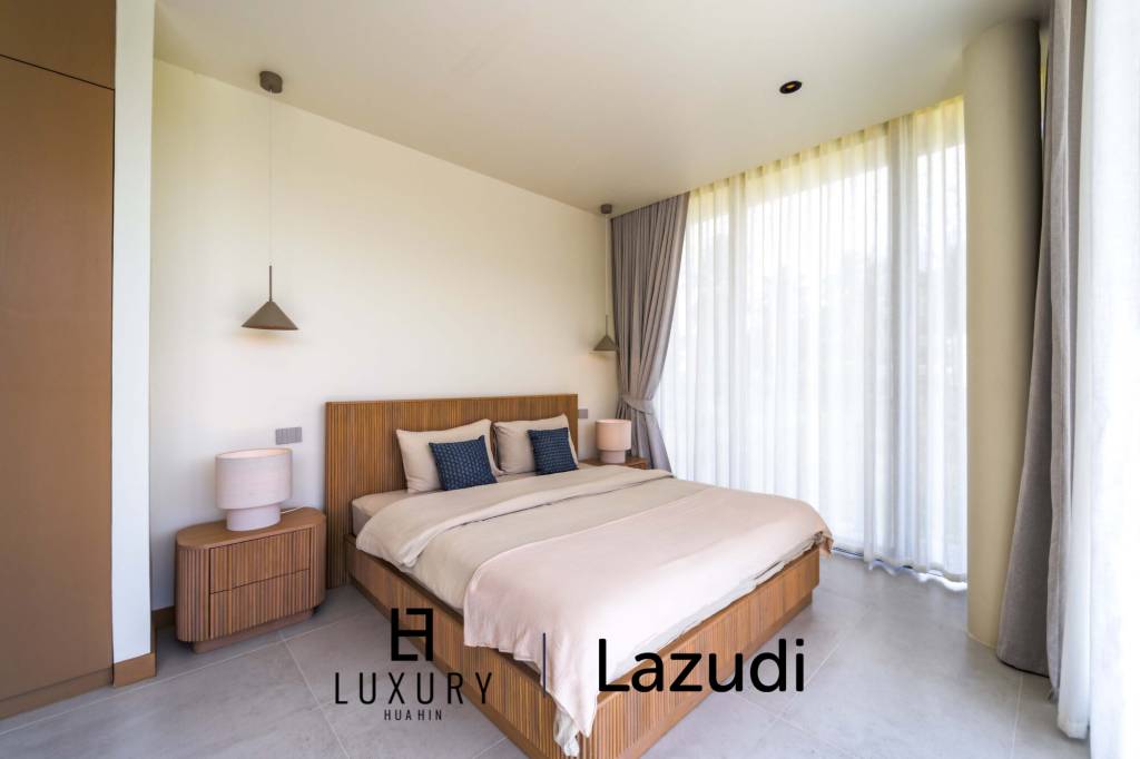 Située au bord d'un lac, à proximité d'un terrain de golf / Terrain de 1 600 m² / 6 chambres