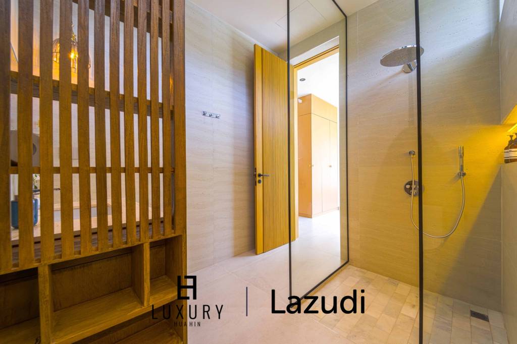 Située au bord d'un lac, à proximité d'un terrain de golf / Terrain de 1 600 m² / 6 chambres