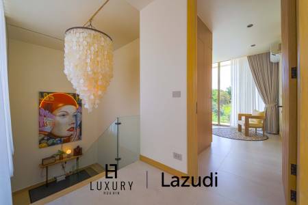 Située au bord d'un lac, à proximité d'un terrain de golf / Terrain de 1 600 m² / 6 chambres