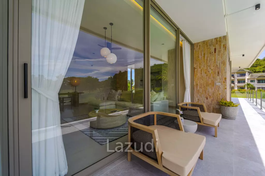 Exclusive Waterfront Villa: 6-Bed Luxury at Palm Hills Golf Club