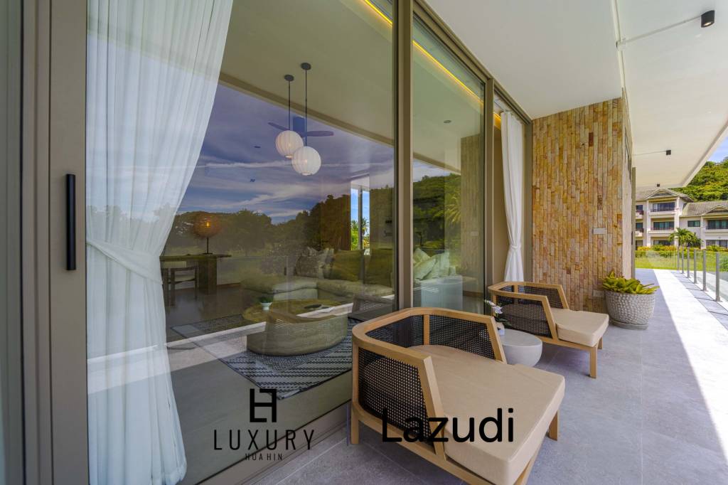 Située au bord d'un lac, à proximité d'un terrain de golf / Terrain de 1 600 m² / 6 chambres