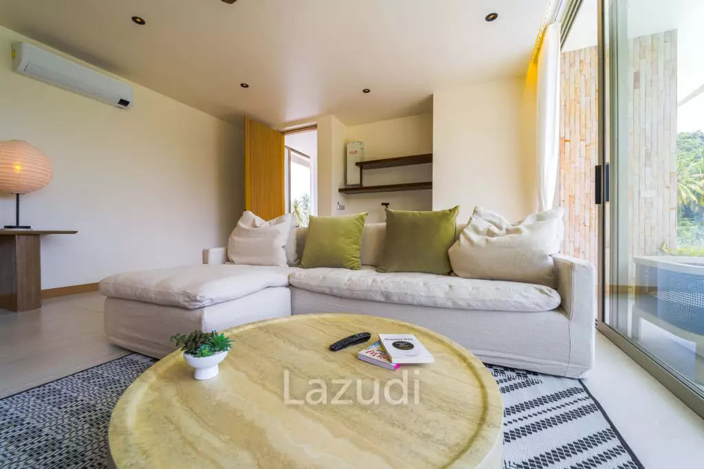 Exclusive Waterfront Villa: 6-Bed Luxury at Palm Hills Golf Club