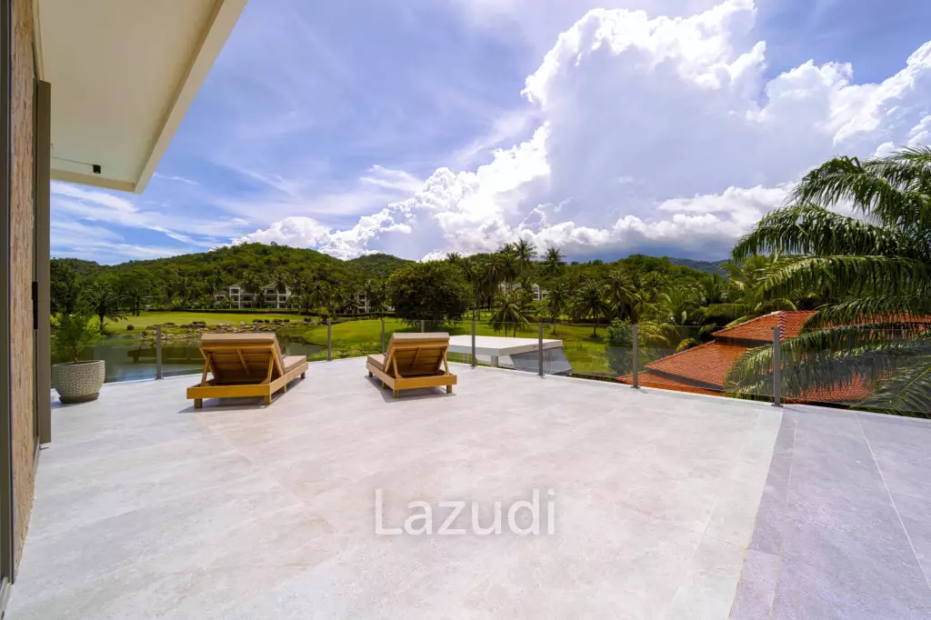Exclusive Waterfront Villa: 6-Bed Luxury at Palm Hills Golf Club