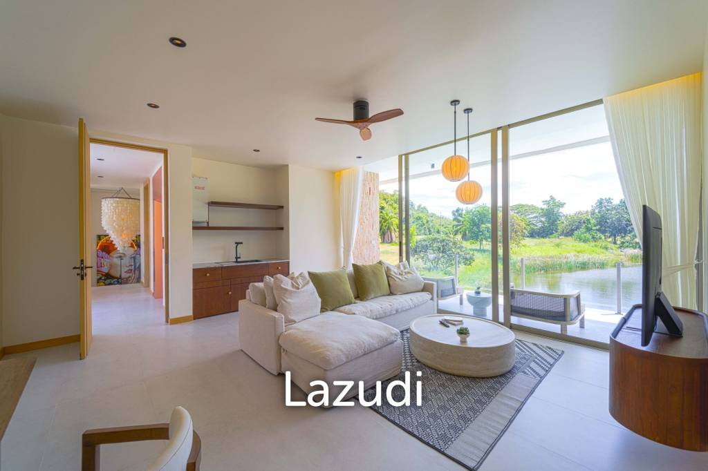 Exclusive Waterfront Villa: 6-Bed Luxury at Palm Hills Golf Club