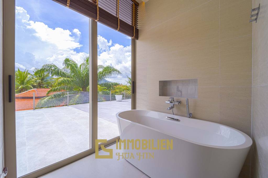 Seelage am Golfplatz / 1.600 großes Grundstück / 6 Schlafzimmer