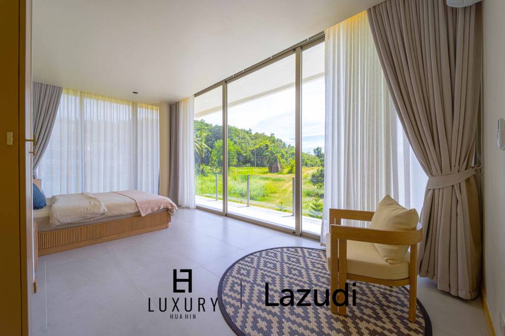 Située au bord d'un lac, à proximité d'un terrain de golf / Terrain de 1 600 m² / 6 chambres