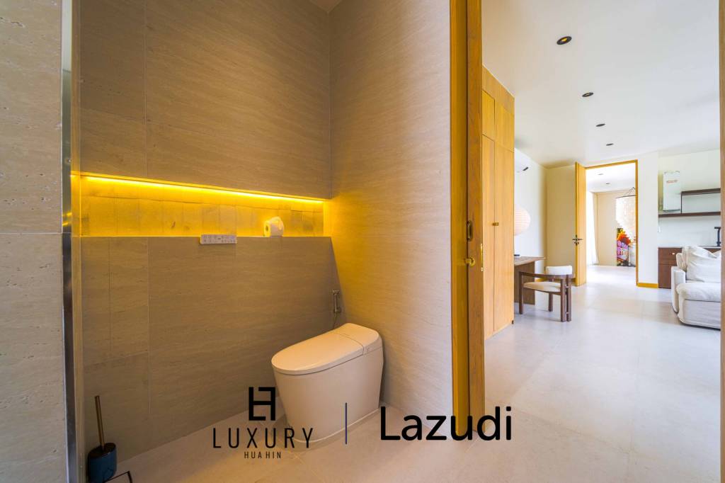 Située au bord d'un lac, à proximité d'un terrain de golf / Terrain de 1 600 m² / 6 chambres