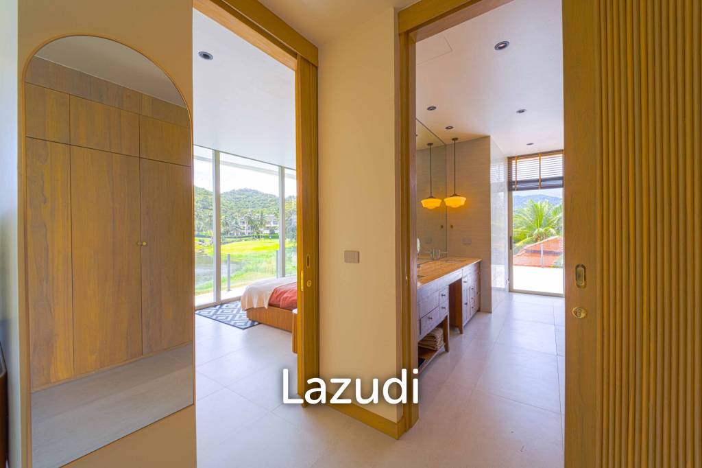 Exclusive Waterfront Villa: 6-Bed Luxury at Palm Hills Golf Club