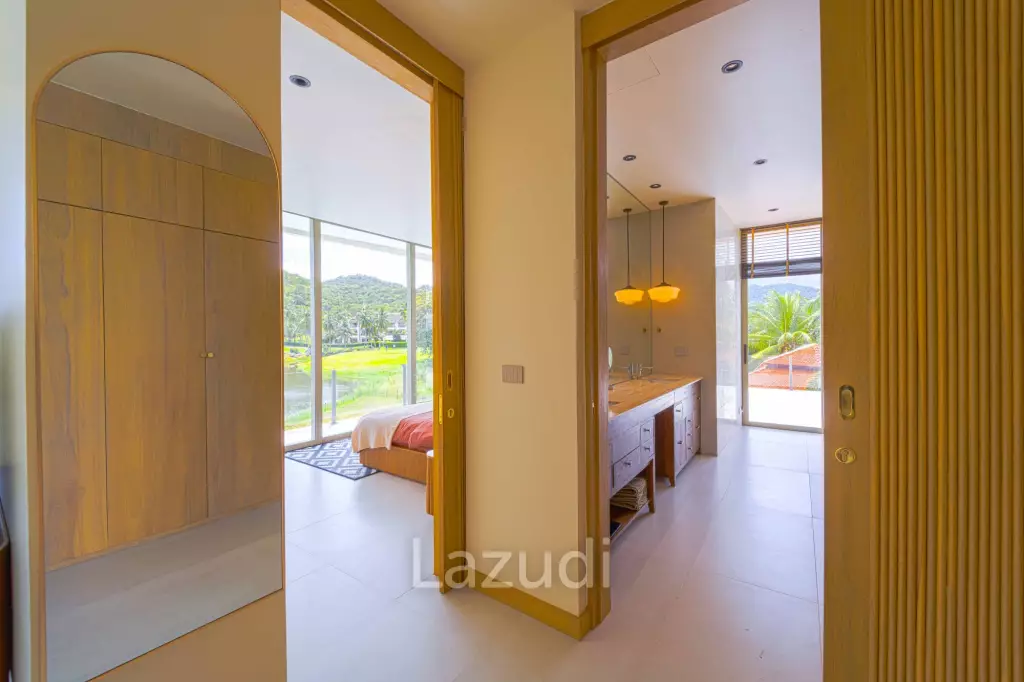 Exclusive Waterfront Villa: 6-Bed Luxury at Palm Hills Golf Club