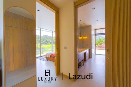 Située au bord d'un lac, à proximité d'un terrain de golf / Terrain de 1 600 m² / 6 chambres