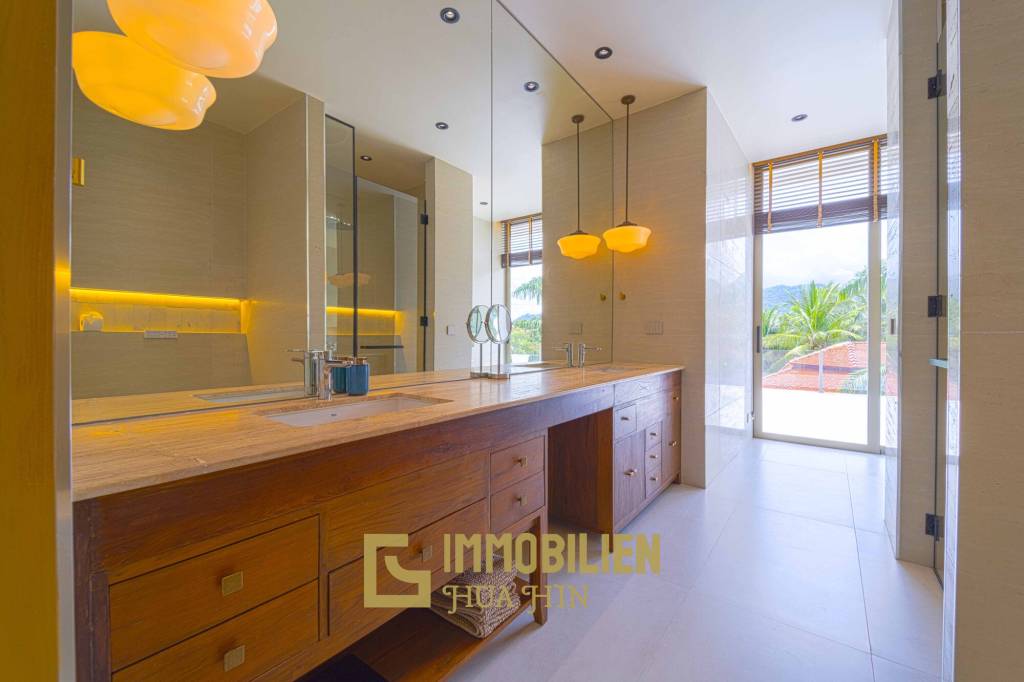 Seelage am Golfplatz / 1.600 großes Grundstück / 6 Schlafzimmer