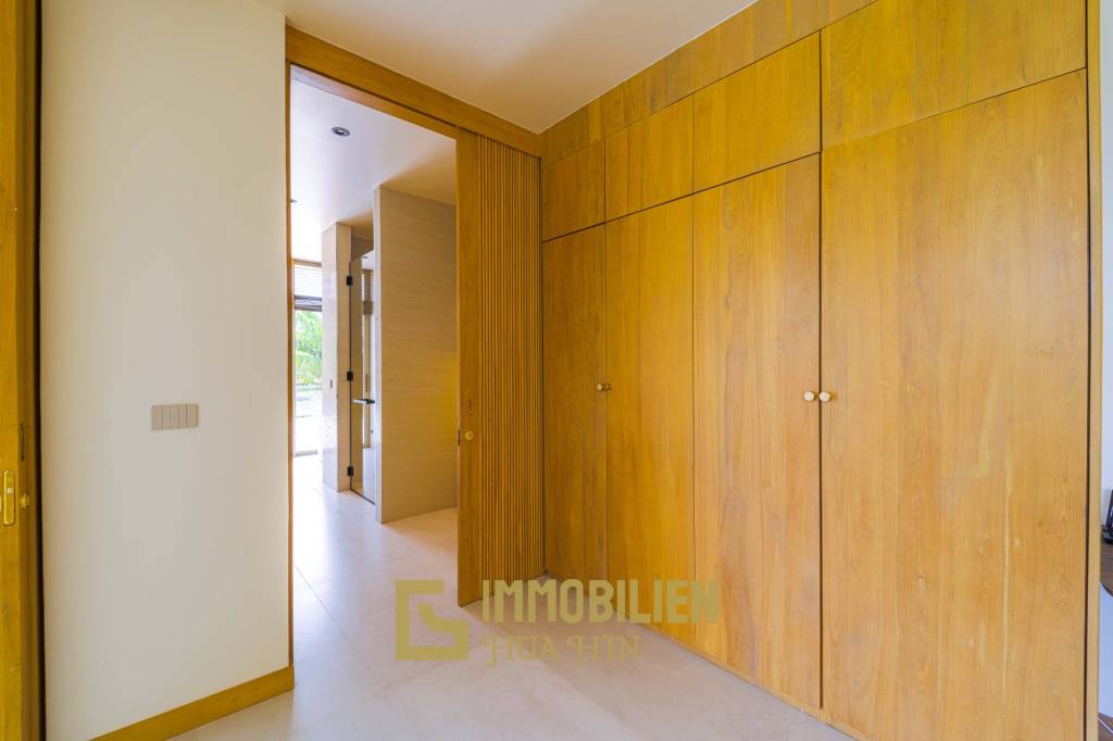 Seelage am Golfplatz / 1.600 großes Grundstück / 6 Schlafzimmer