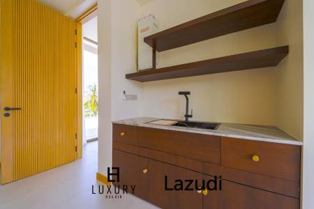 Située au bord d'un lac, à proximité d'un terrain de golf / Terrain de 1 600 m² / 6 chambres