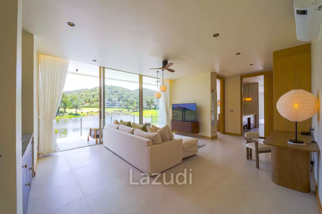 Exclusive Waterfront Villa: 6-Bed Luxury at Palm Hills Golf Club