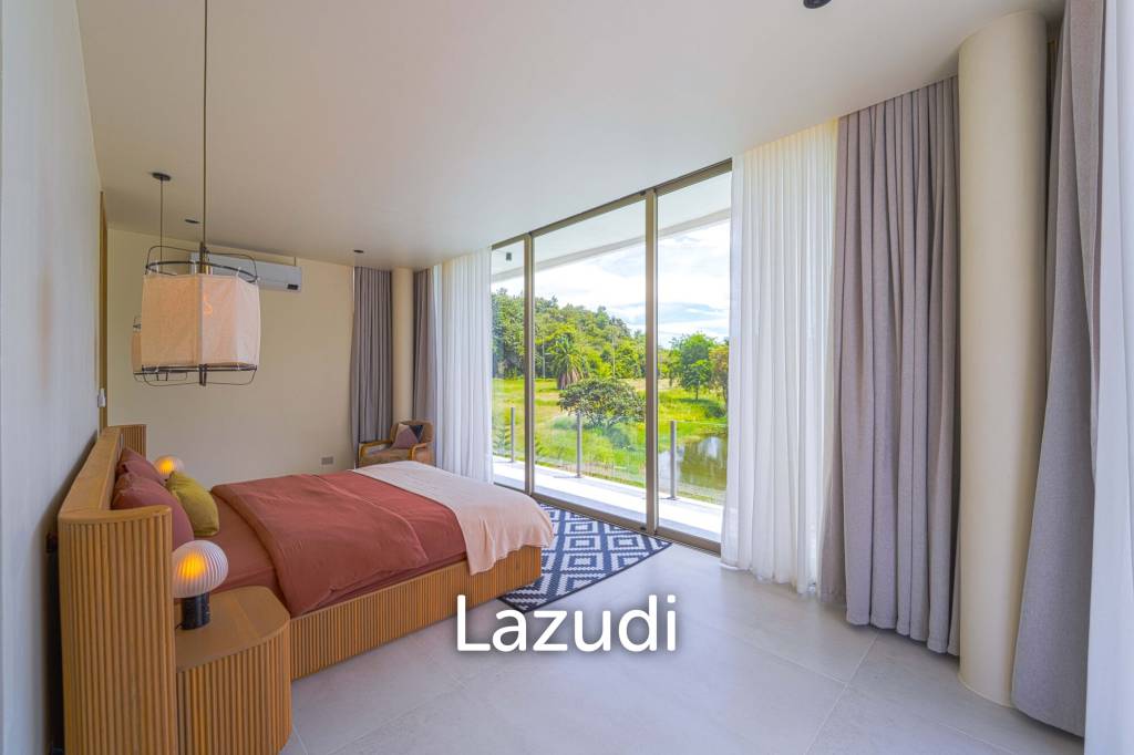 Exclusive Waterfront Villa: 6-Bed Luxury at Palm Hills Golf Club