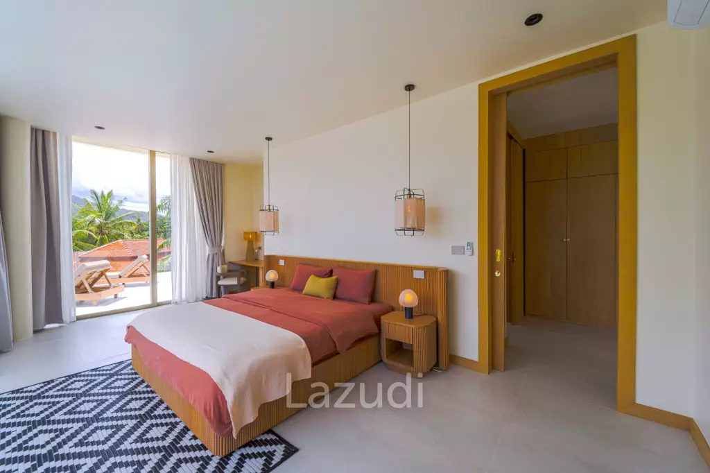 Exclusive Waterfront Villa: 6-Bed Luxury at Palm Hills Golf Club