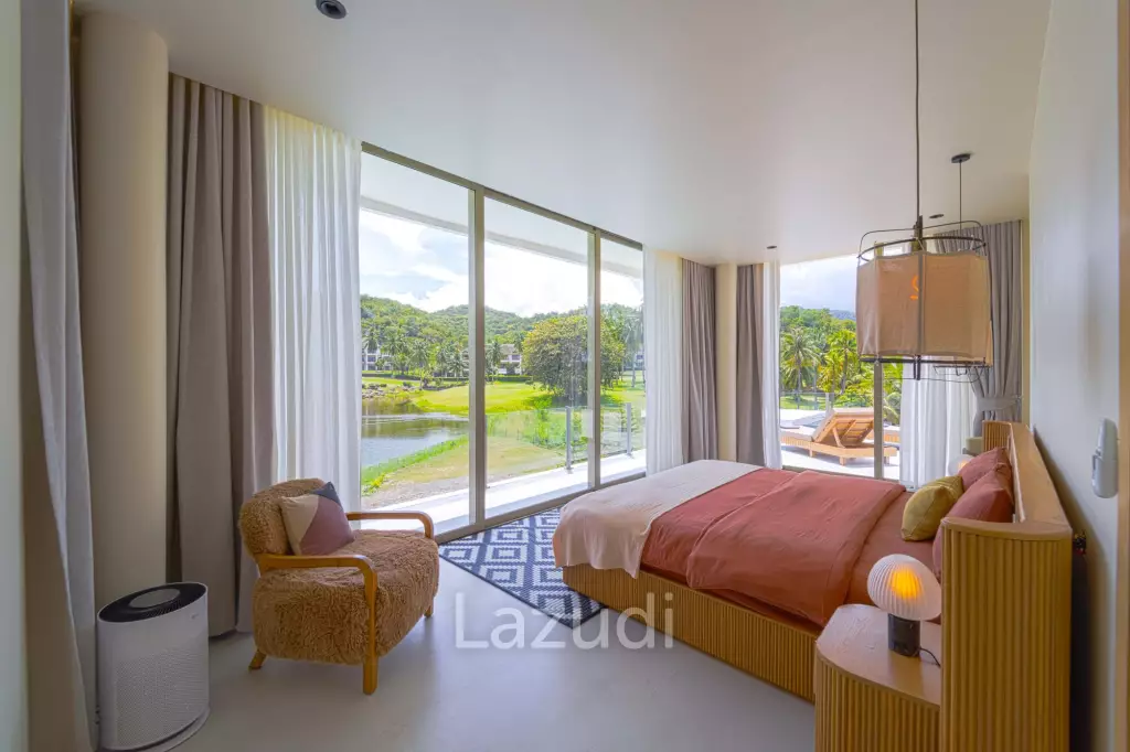 Exclusive Waterfront Villa: 6-Bed Luxury at Palm Hills Golf Club