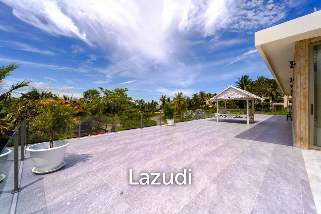 Exclusive Waterfront Villa: 6-Bed Luxury at Palm Hills Golf Club