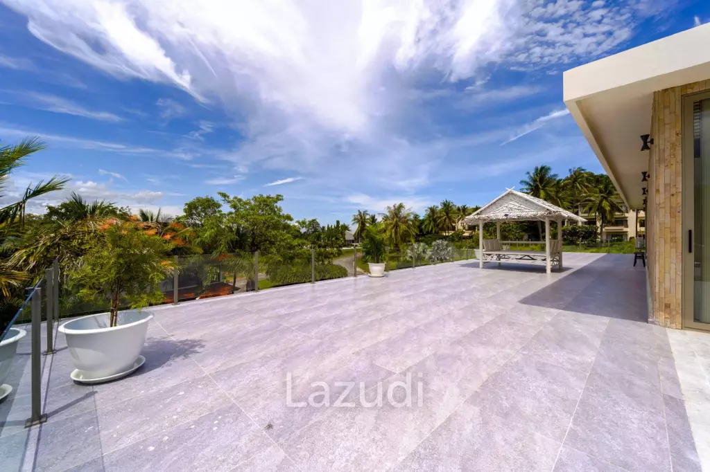Exclusive Waterfront Villa: 6-Bed Luxury at Palm Hills Golf Club