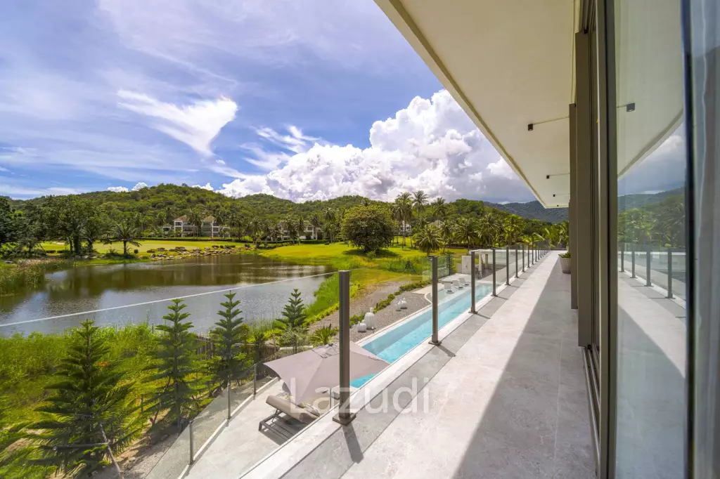 Exclusive Waterfront Villa: 6-Bed Luxury at Palm Hills Golf Club