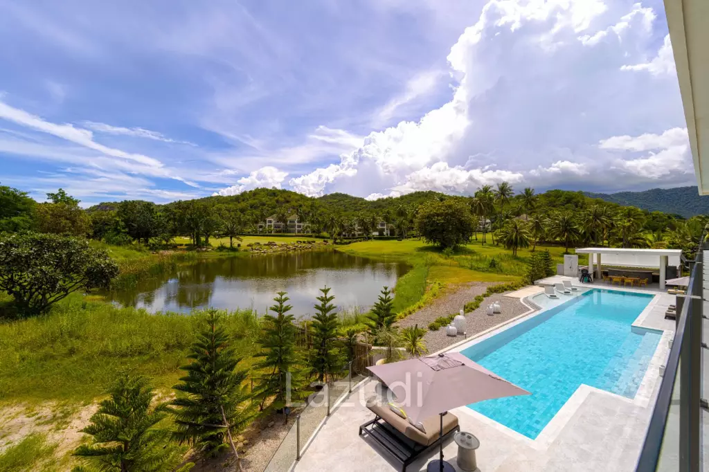 Exclusive Waterfront Villa: 6-Bed Luxury at Palm Hills Golf Club