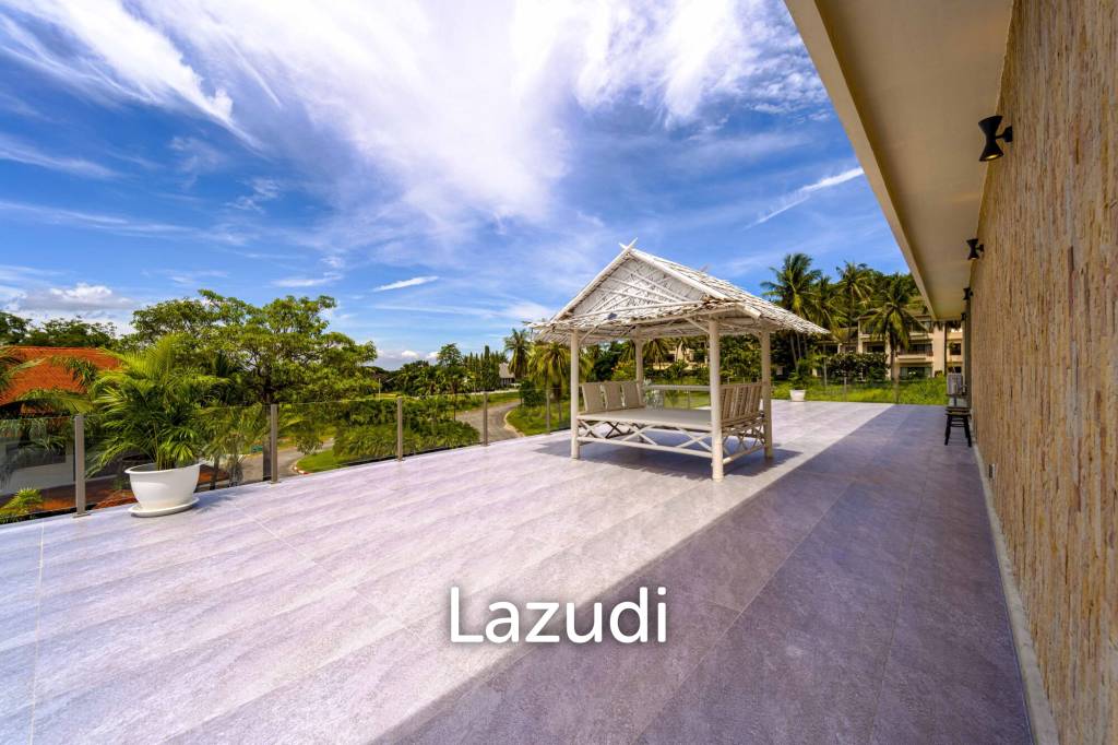 Exclusive Waterfront Villa: 6-Bed Luxury at Palm Hills Golf Club