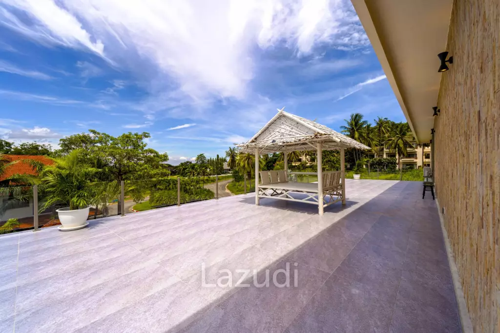 Exclusive Waterfront Villa: 6-Bed Luxury at Palm Hills Golf Club