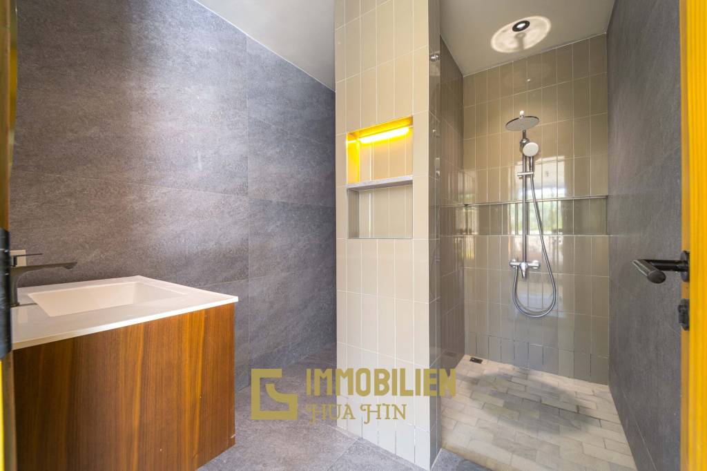 Seelage am Golfplatz / 1.600 großes Grundstück / 6 Schlafzimmer