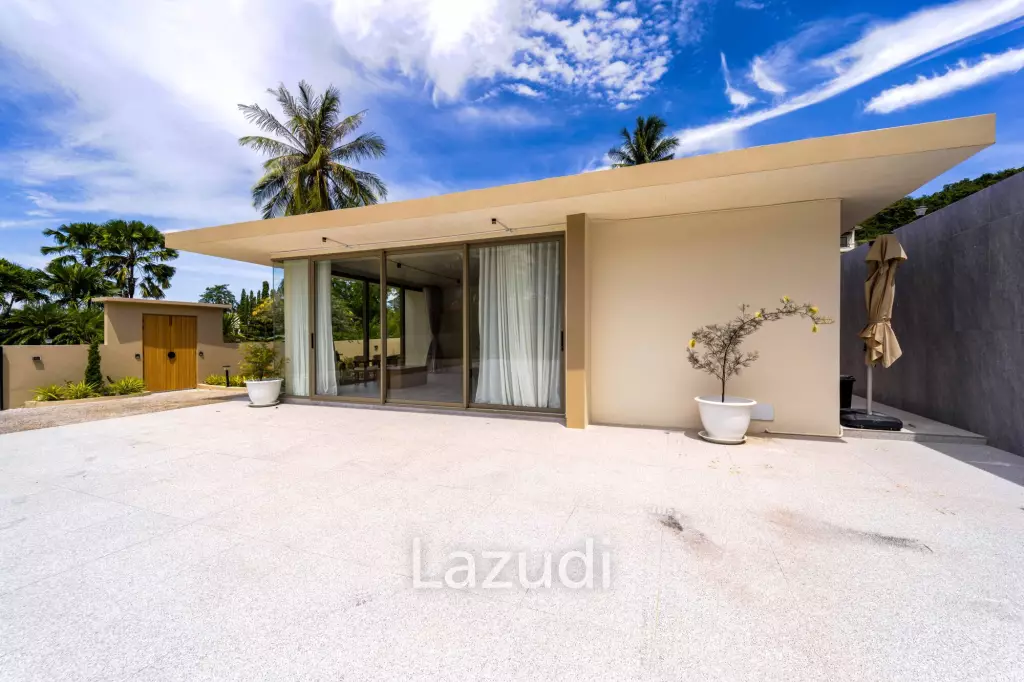Exclusive Waterfront Villa: 6-Bed Luxury at Palm Hills Golf Club