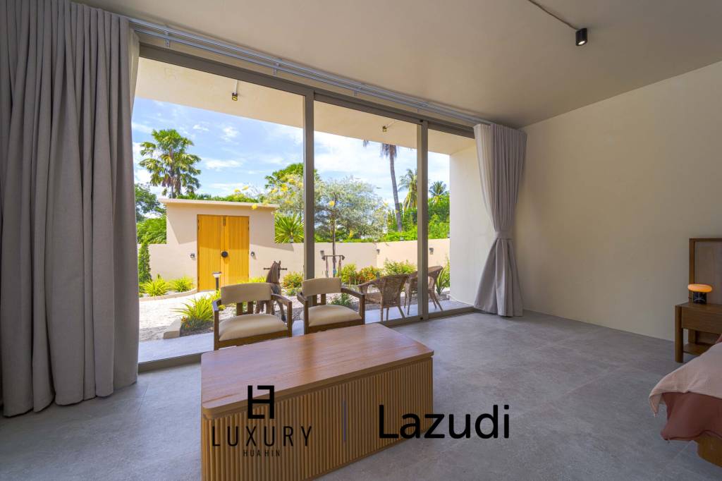 Située au bord d'un lac, à proximité d'un terrain de golf / Terrain de 1 600 m² / 6 chambres