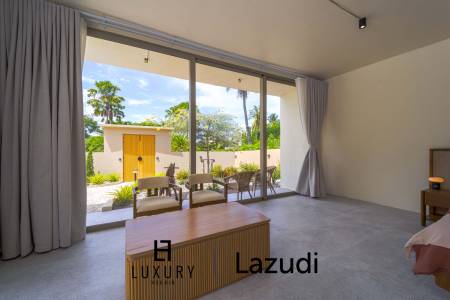 Située au bord d'un lac, à proximité d'un terrain de golf / Terrain de 1 600 m² / 6 chambres